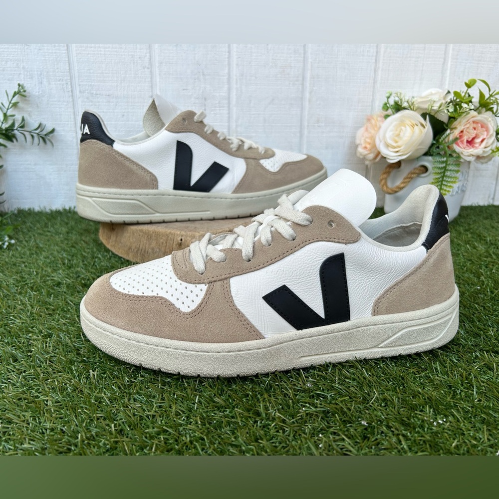VEJA
'V-1O CHROMEFREE LEATHER' SNEAKERS
$199 O-EXTRA WHITE BLACK SAHARA men 7 👟 - Picture 1 of 16